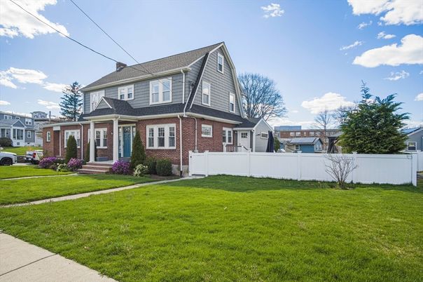 Exterior, Facade, Brick Facade, Queen Anne Victorian
