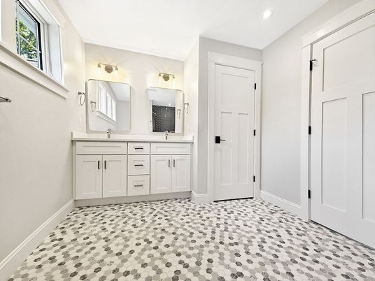Bathroom, Dual Sink Vanities, Interior, Recessed Lighting