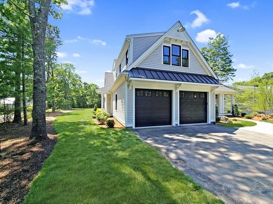 Attached, Exterior, Facade, Farmhouse