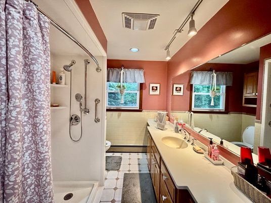 Bathroom, Dual Sink Vanities, Interior, Recessed Lighting