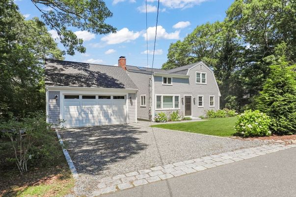 Attached, Exterior, Facade, Cape Cod