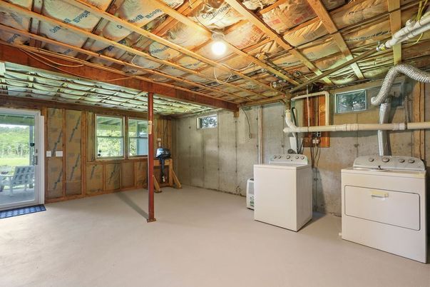 Interior, Washer, Wooden Beams, Wooden Walls