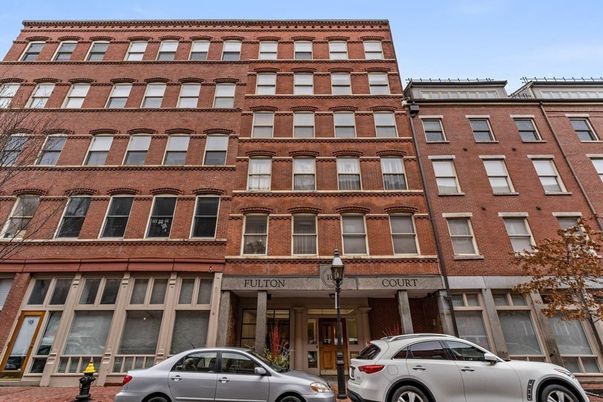 Exterior, Facade, Brick Facade, Rowhouse