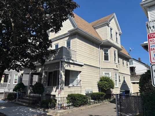 Exterior, Facade, Queen Anne Victorian