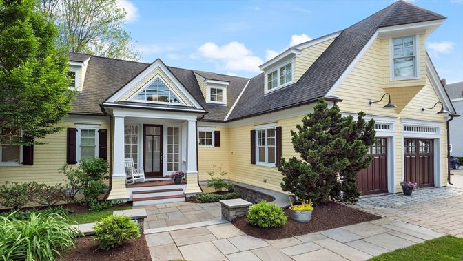 Attached, Exterior, Facade, Cape Cod
