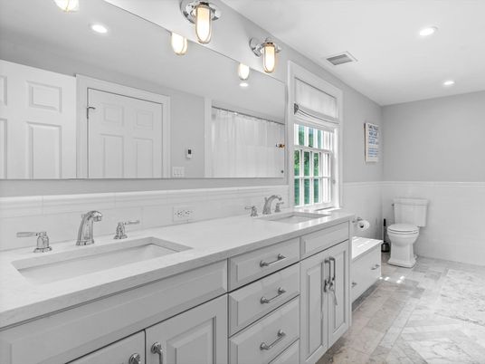 Bathroom, Dual Sink Vanities, Interior, Recessed Lighting