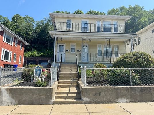 Exterior, Facade, American Foursquare