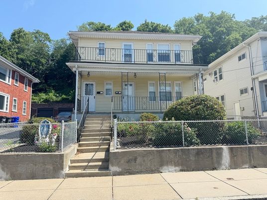 Exterior, Facade, American Foursquare