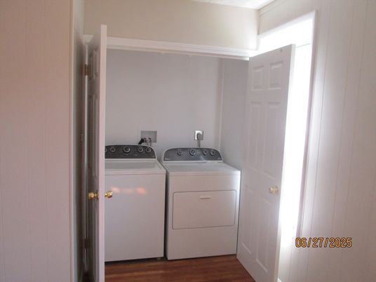 Interior, Utility Closets, Washer, Wood Texture Flooring