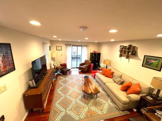Interior, Living room, Recessed Lighting, Wood Texture Flooring