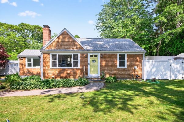Exterior, Facade, Cape Cod