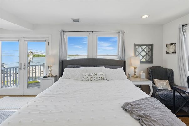 Bedroom, Interior, Recessed Lighting, Water