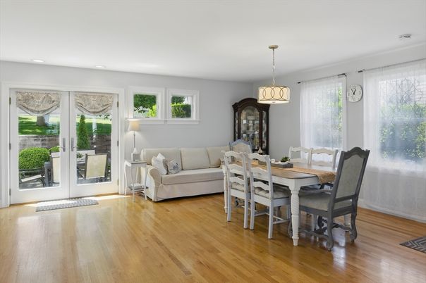 Dining room, Interior, Living room, Pendant Lights, Recessed Lighting, Wood Texture Flooring