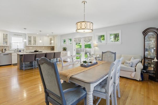 Dining room, Interior, Kitchen, Pendant Lights, Recessed Lighting, Wood Texture Flooring