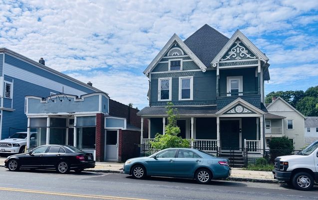 Exterior, Facade, Queen Anne Victorian