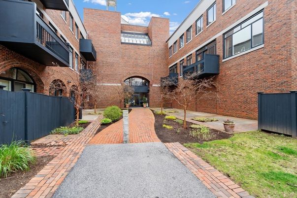 Exterior, Facade, Brick Facade, Rowhouse