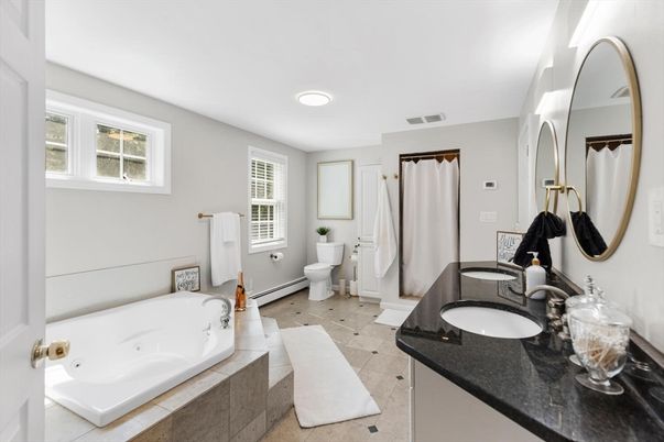 Bathroom, Dual Sink Vanities, Interior, Recessed Lighting