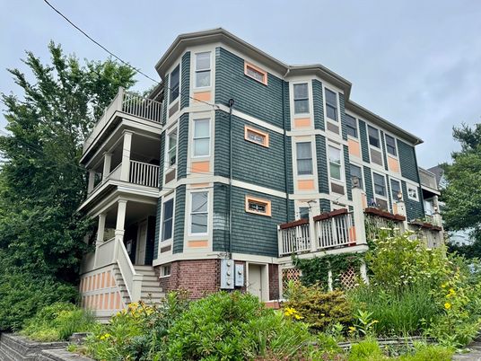 Exterior, Facade, Queen Anne Victorian