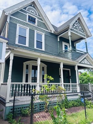 Exterior, Facade, Queen Anne Victorian