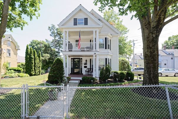 Exterior, Facade, Queen Anne Victorian