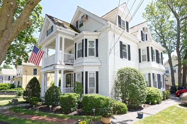 Exterior, Facade, Queen Anne Victorian