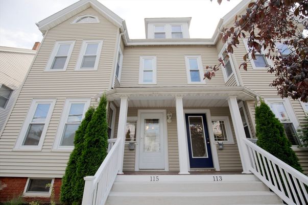 Exterior, Facade, Rowhouse