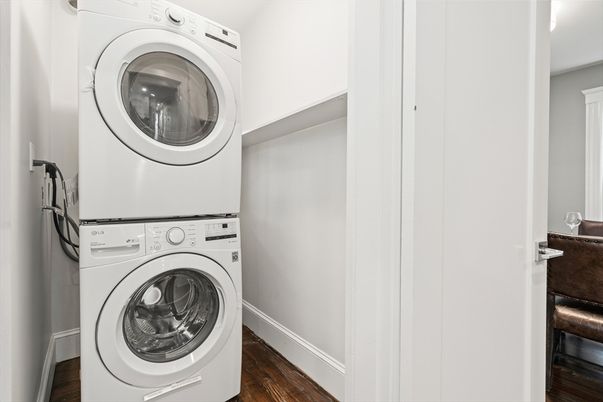 Interior, Utility Closets, Washer, Wood Texture Flooring