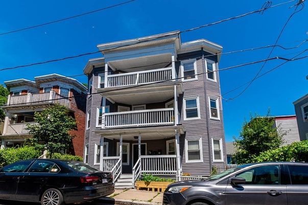 Exterior, Facade, Queen Anne Victorian