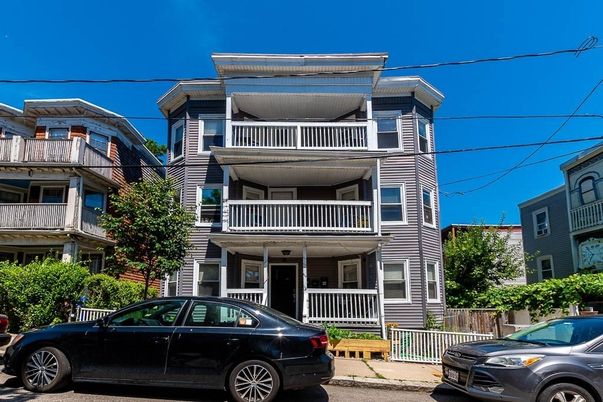 Exterior, Facade, Queen Anne Victorian