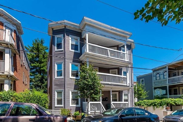 Exterior, Facade, Queen Anne Victorian