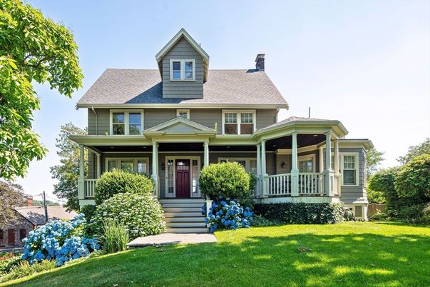 Exterior, Facade, Queen Anne Victorian