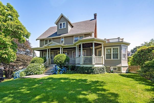 Backyard, Exterior, Facade, Queen Anne Victorian