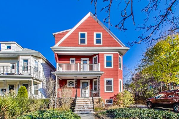 Exterior, Facade, Queen Anne Victorian