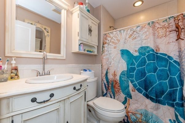 Bathroom, Interior, Recessed Lighting