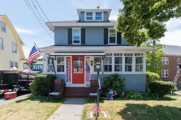Exterior, Facade, American Foursquare