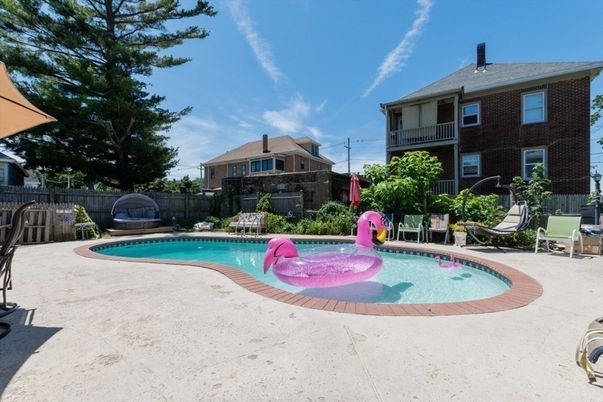 Exterior, Pool