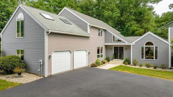 Attached, Exterior, Facade, Farmhouse