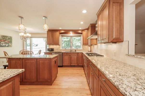 Chandelier, Dining room, Interior, Kitchen, Recessed Lighting, Wood Texture Flooring