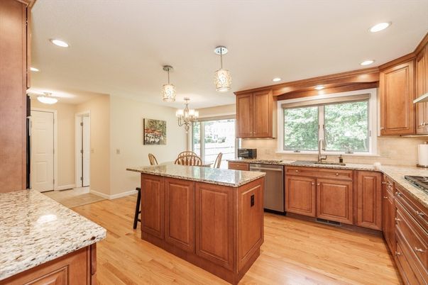 Chandelier, Dining room, Interior, Kitchen, Pendant Lights, Recessed Lighting, Wood Texture Flooring