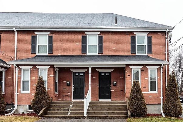 Exterior, Facade, Brick Facade, Georgian