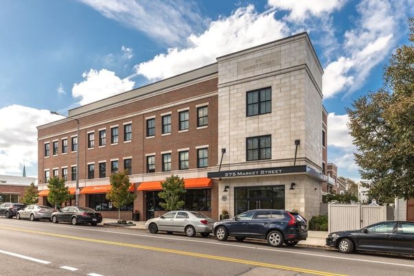 Exterior, Facade, Brick Facade, Chicago School