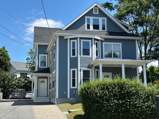 Exterior, Facade, Queen Anne Victorian