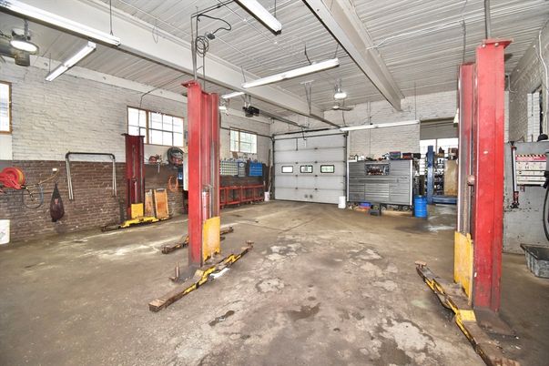 Garage, Interior