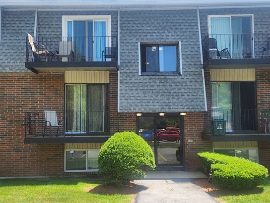 Exterior, Facade, Brick Facade, Rowhouse