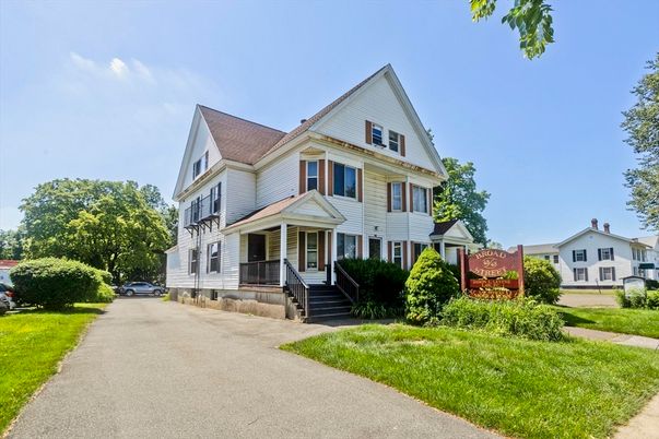 Exterior, Facade, Queen Anne Victorian