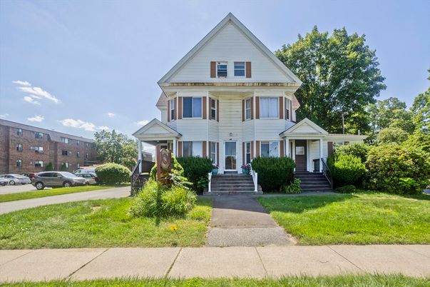 Exterior, Facade, Queen Anne Victorian