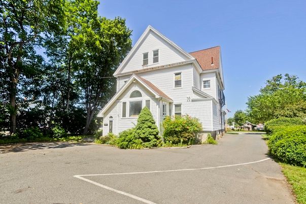 Exterior, Facade, Queen Anne Victorian