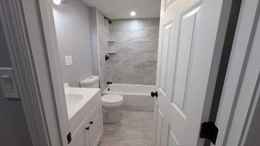 Bathroom, Interior, Marble, Marble Walls, Recessed Lighting