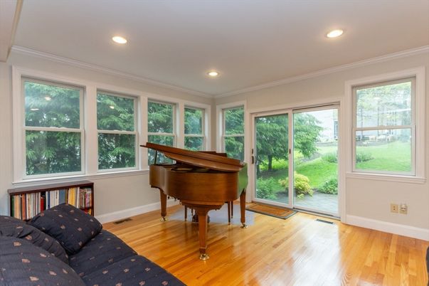 Interior, Piano, Recessed Lighting, Wood Texture Flooring