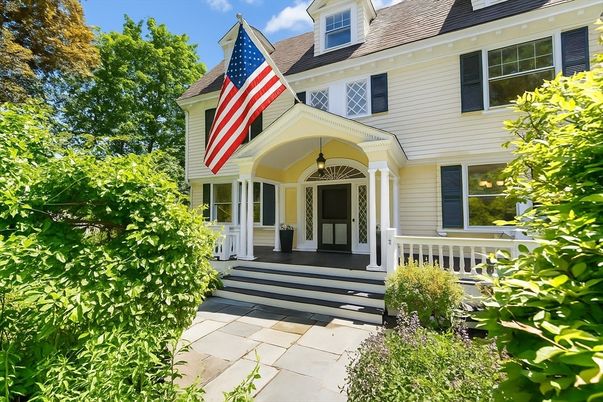 Exterior, Facade, Queen Anne Victorian